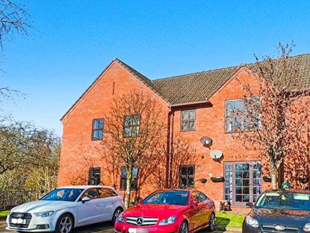 Apartment for rent in Weedon Bec