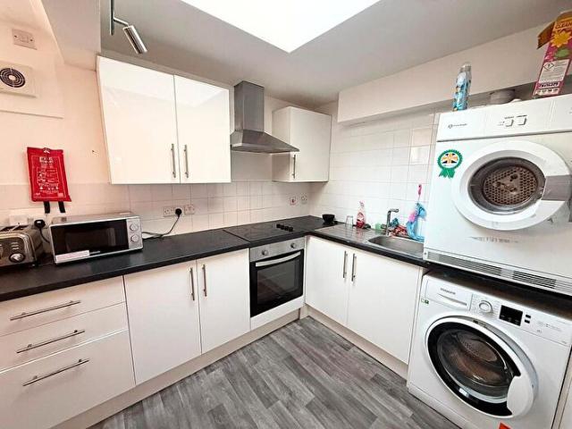 Apartment for rent in Woodloes Park, Green Close