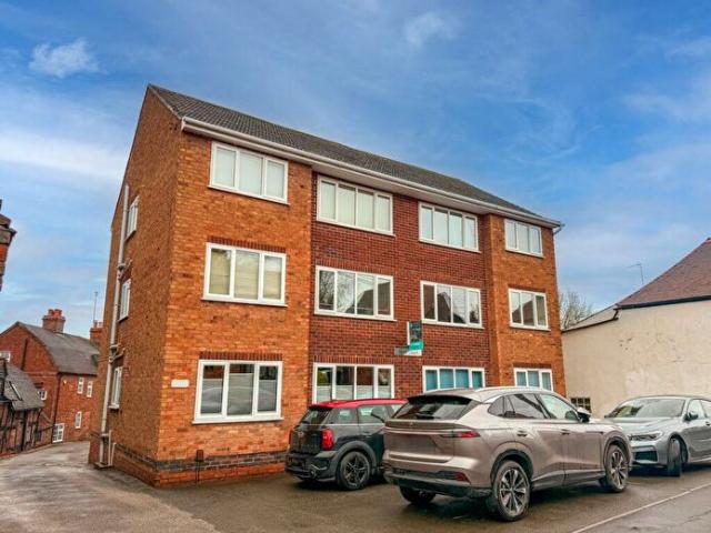 Apartment for rent in Abbey End, Green Close