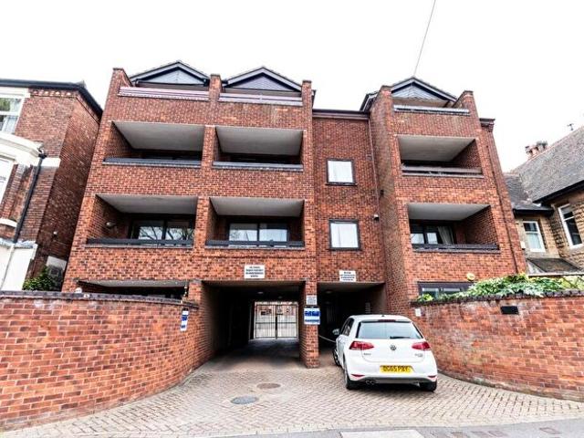 Apartment for rent in Abbey Park, Barton In Fabis