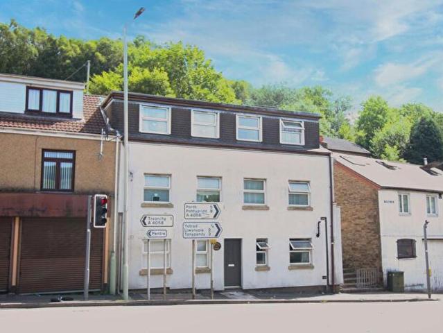 Apartment for rent in Pentre, Ton Pentre