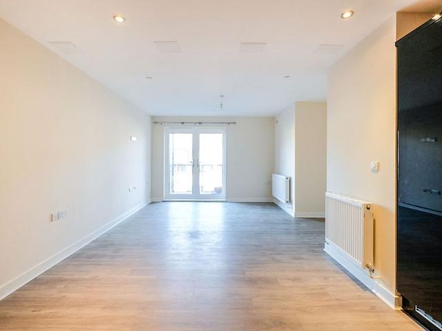 Apartment for rent in Brook Street, Bourne Vale