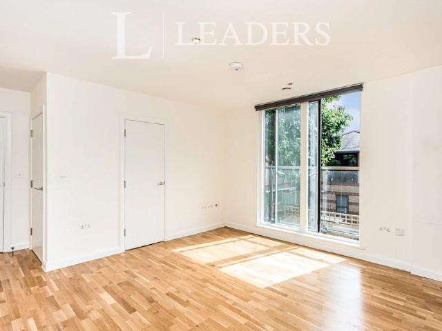 Apartment for rent in Perryfields, West Sussex