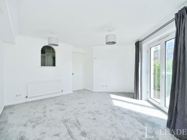 Apartment for rent in Roedean