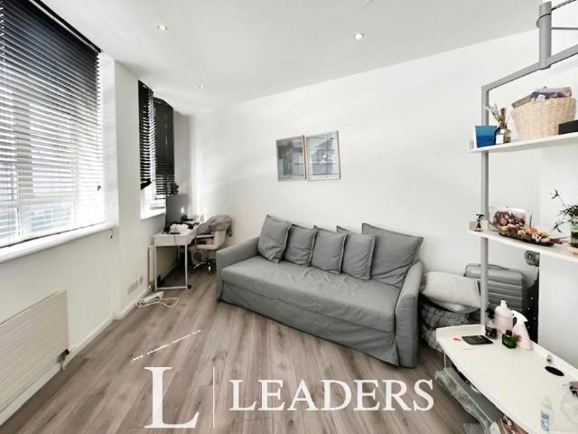 Apartment for rent in Round Hill, Brighton