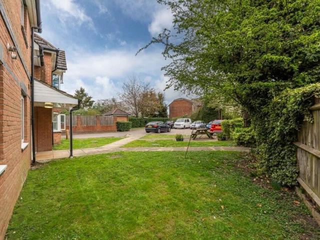 Apartment for rent in Butlocks Heath, Helford