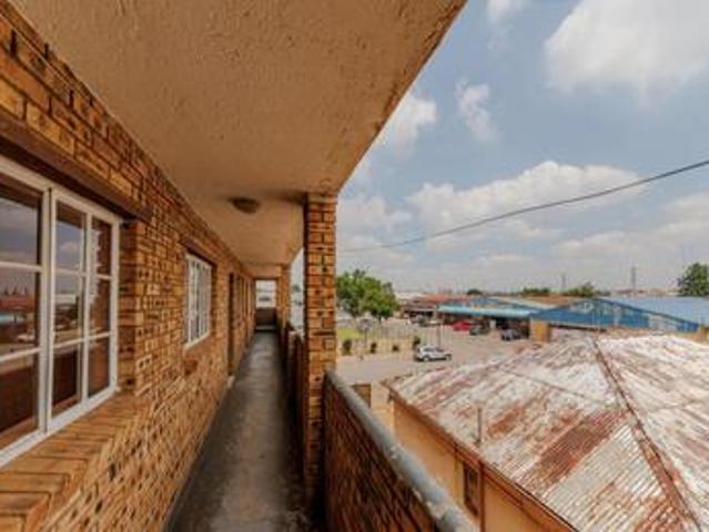 Apartment for rent in Mohlakeng, Gauteng