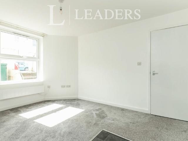 Apartment for rent in Roselands, Eastbourne