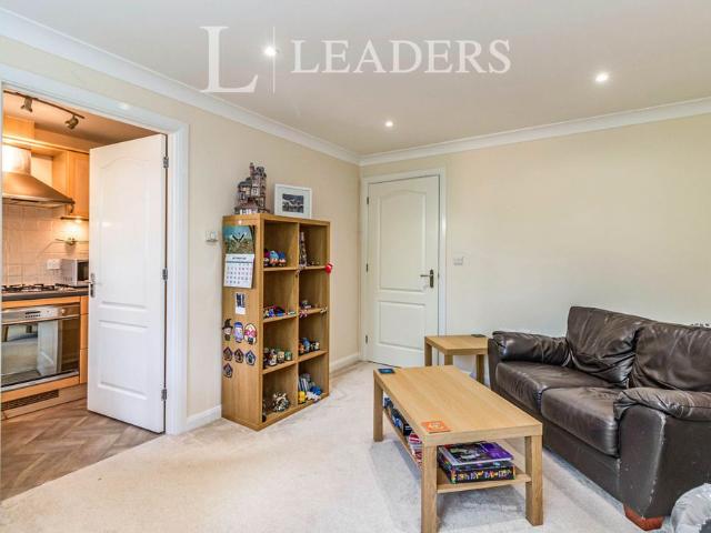 Apartment for rent in Blackhills, Surrey