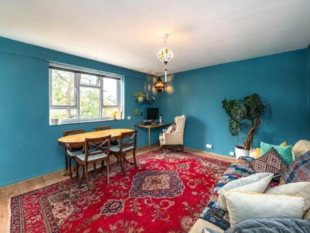Apartment for rent in Cat Hill, England