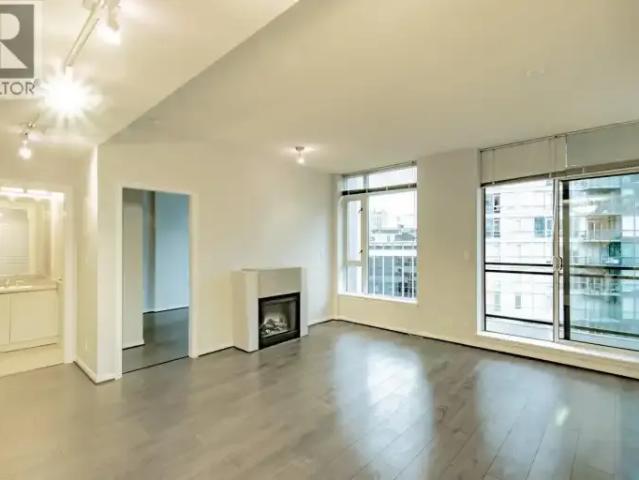 Apartment for rent in Coal Harbour, Vancouver