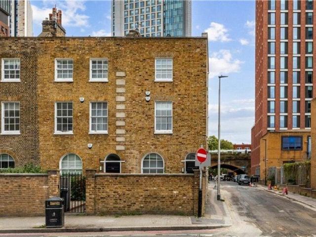Apartment for sale in London Borough of Wandsworth, Greater London