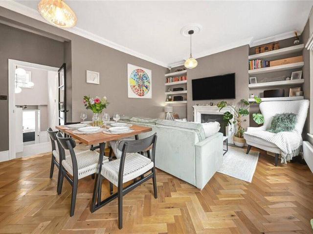 Apartment for sale in Cat Hill, England