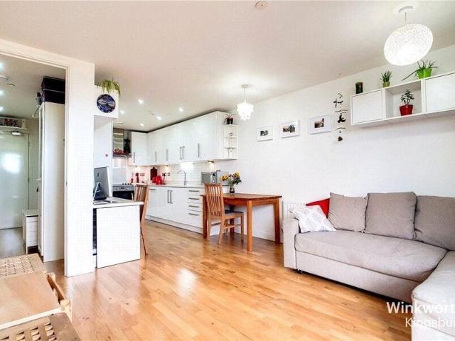 Apartment for sale in North Wembley, Greater London
