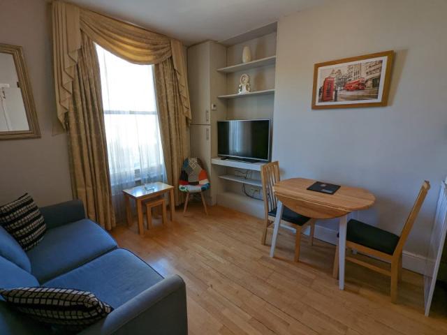 Apartment for rent in West Kensington, Greater London