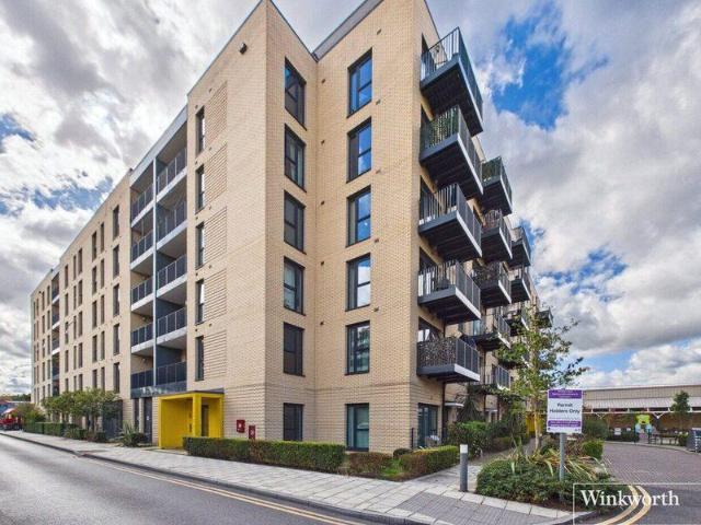 Apartment for sale in Cat Hill, England
