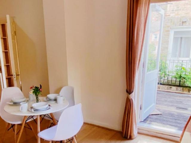 Apartment for rent in Brompton, Greater London