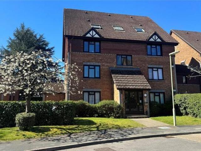 Apartment for sale in Horsell, Woking