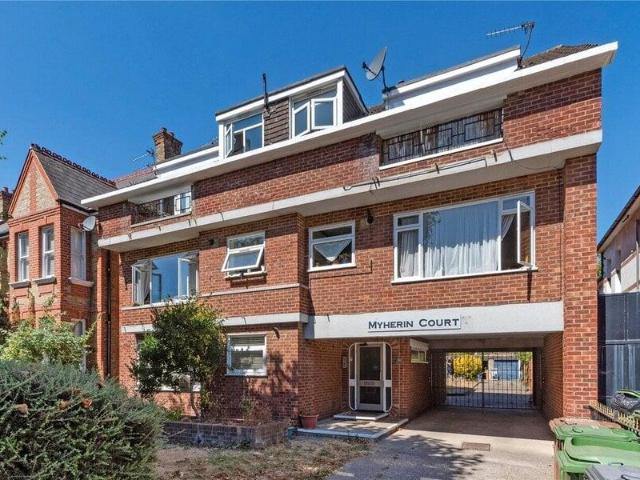 Apartment for sale in Cat Hill, England