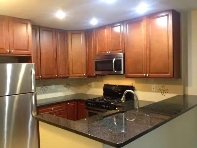 Apartment for rent in Bayside