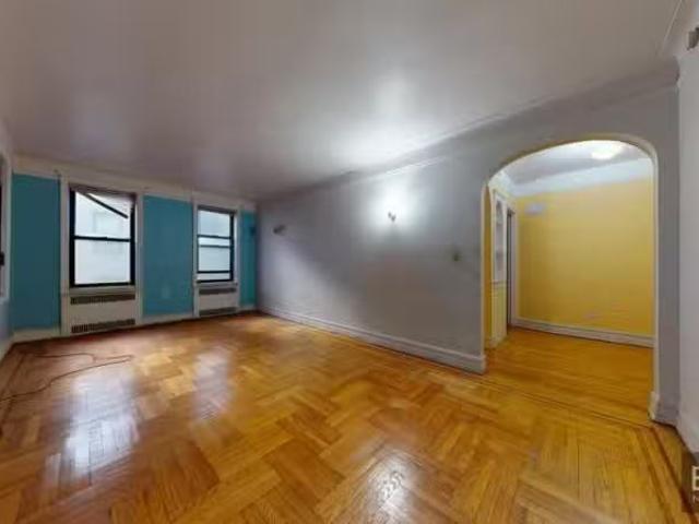 Apartment for rent in Elmhurst