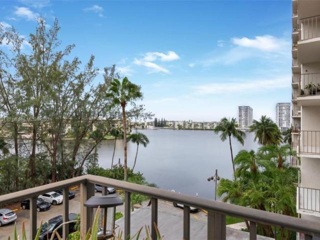 House for sale in Aventura