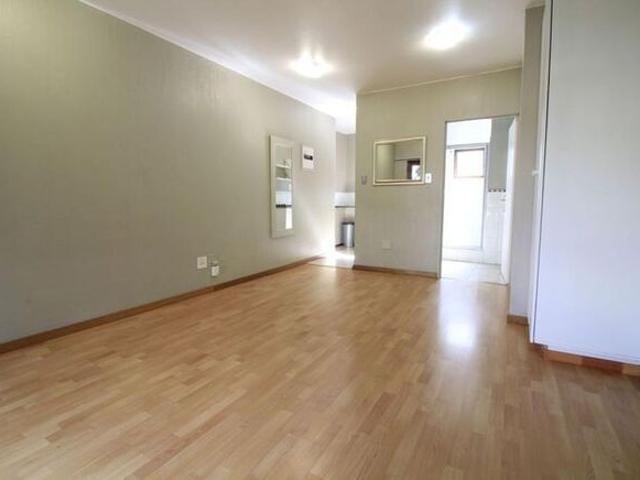 Apartment for rent in Paulshof, Alexandra