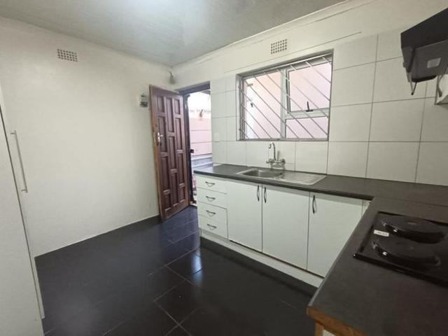 Apartment for rent in Gleemoor, Cape Town