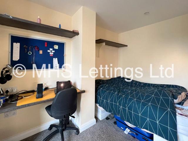 Room for rent in Hyde Park, West Yorkshire