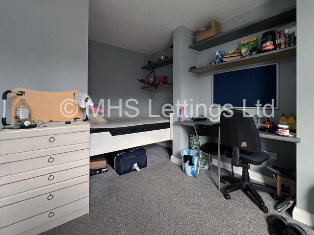 Room for rent in Hyde Park, West Yorkshire
