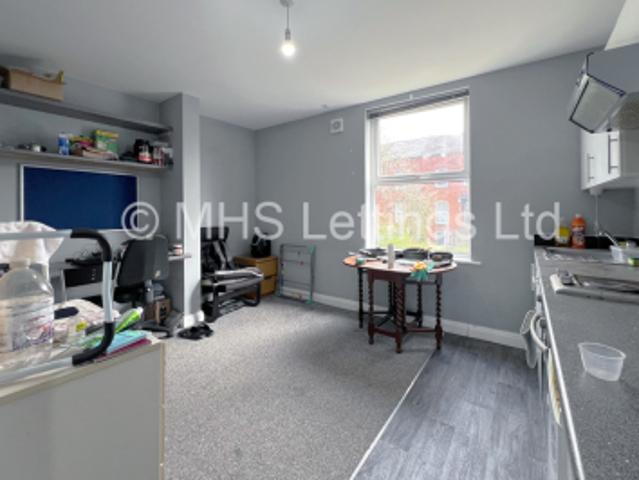 Studio for rent in Hyde Park, West Yorkshire