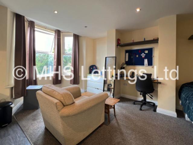 Studio for rent in Hyde Park, West Yorkshire