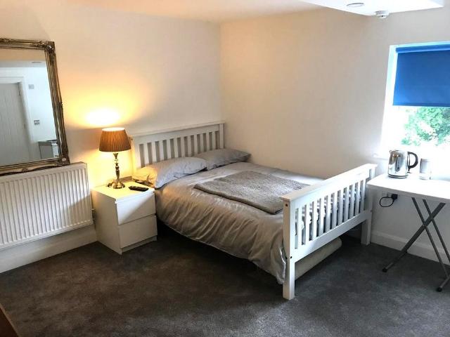 Studio for rent in Sutton-at-Hone and Hawley, Monks Orchard