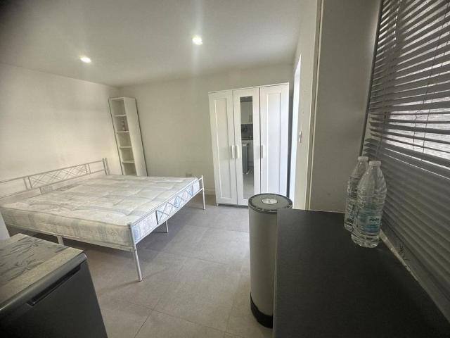Studio for rent in Loxford, Seven Kings