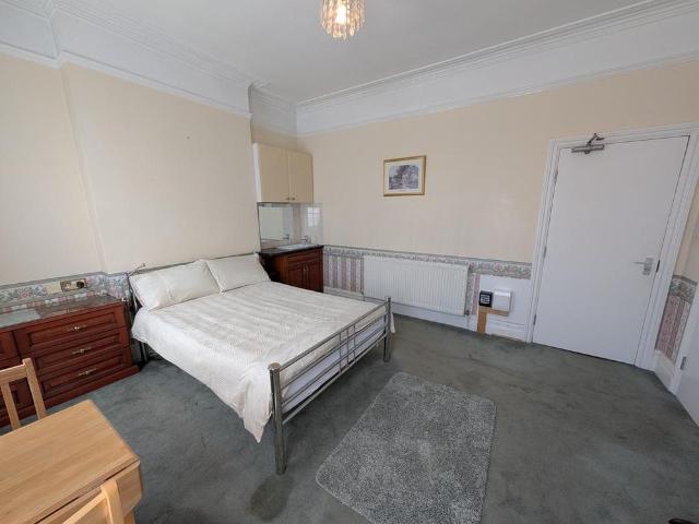 Studio for rent in Mapesbury, Greater London