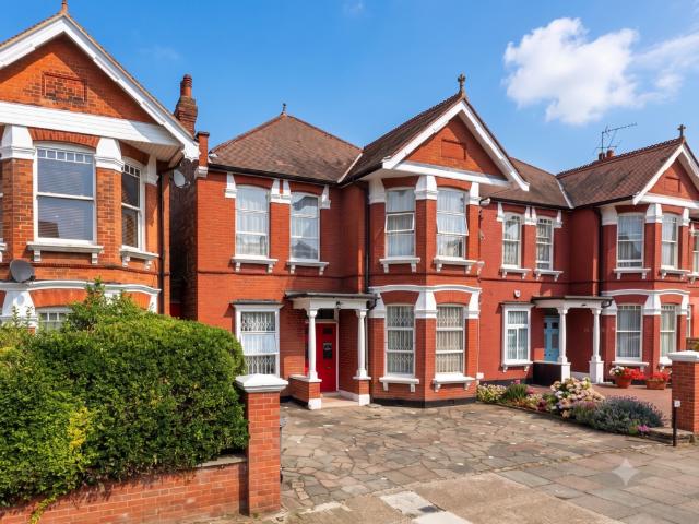 Flat for rent in Mapesbury, Greater London