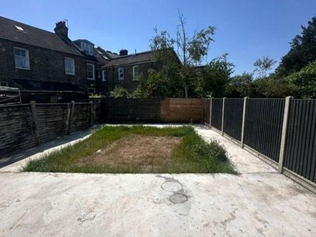 Flat for rent in Harlesden, Greater London