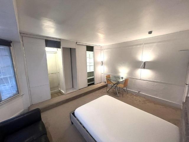 Studio for rent in Clapham Park, Greater London