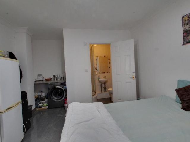 Studio for rent in London Borough of Hounslow, Greater London