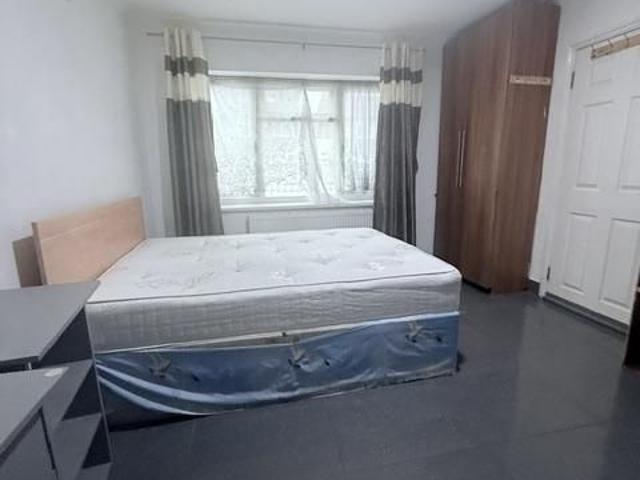 Studio for rent in Beavers, Greater London