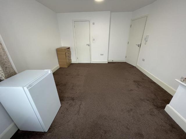 Flat for rent in Kingsbury, Greater London