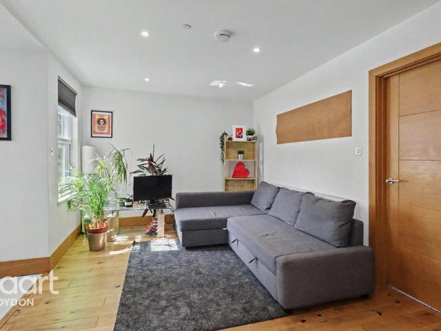 Flat for sale in London Borough of Croydon, Greater London