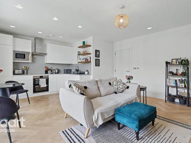 Flat for sale in London Borough of Croydon, Selhurst