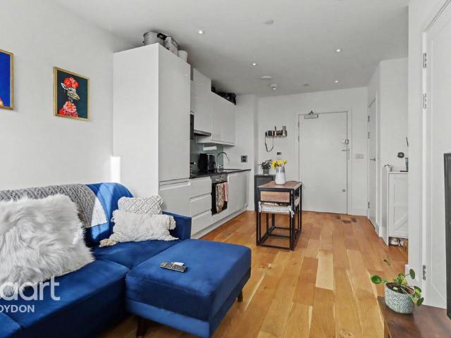 Flat for sale in London Borough of Croydon, Greater London