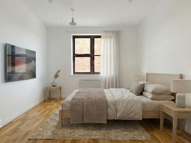 Flat for sale in Beddington, Greater London