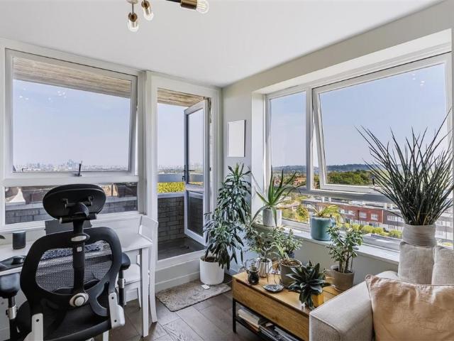 Flat for sale in London Borough of Croydon, Upper Norwood