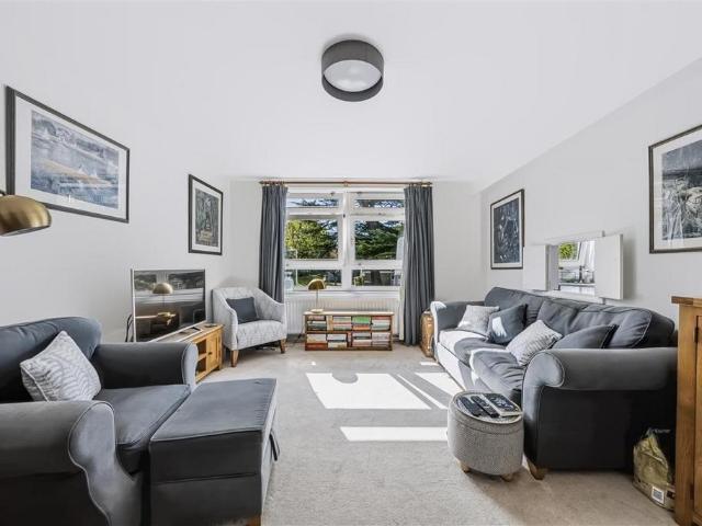 Flat for sale in Putney, Greater London