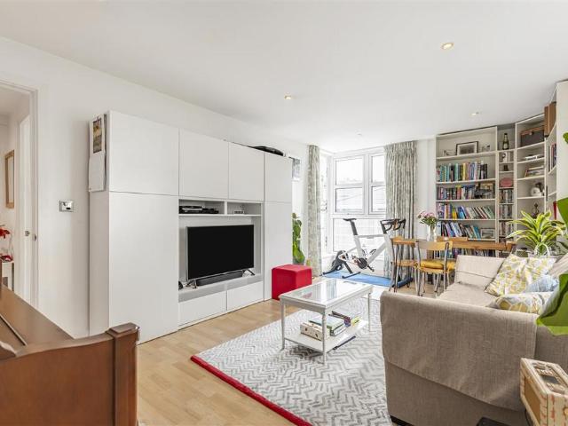 Flat for sale in Putney, Greater London