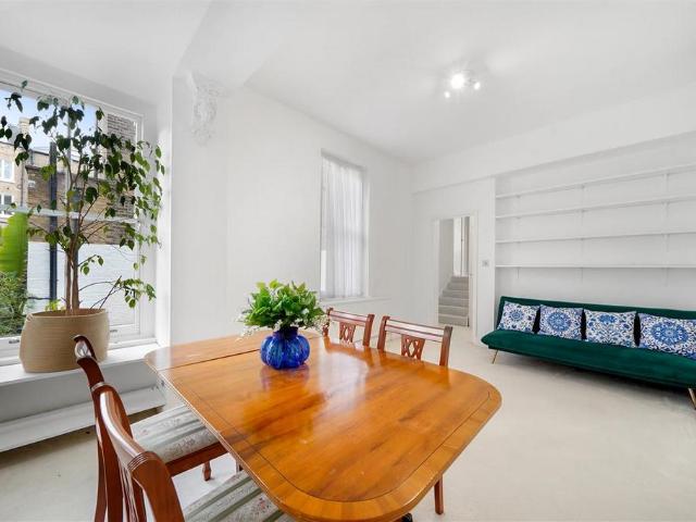 Flat for rent in Earl's Court, Greater London