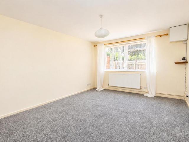 Apartment for rent in The Wrythe, Greater London